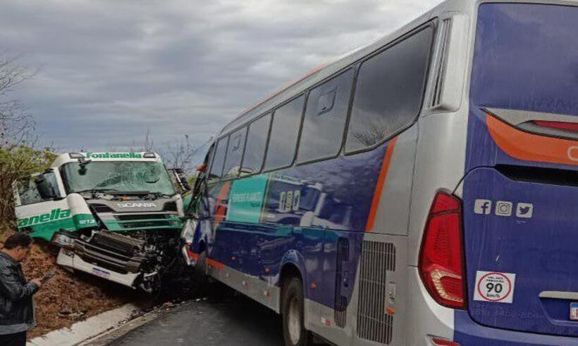 BR-251 é liberada após 23 horas de interdição nos dois sentidos; carreta de  combustível tombou em Francisco Sá, Grande Minas