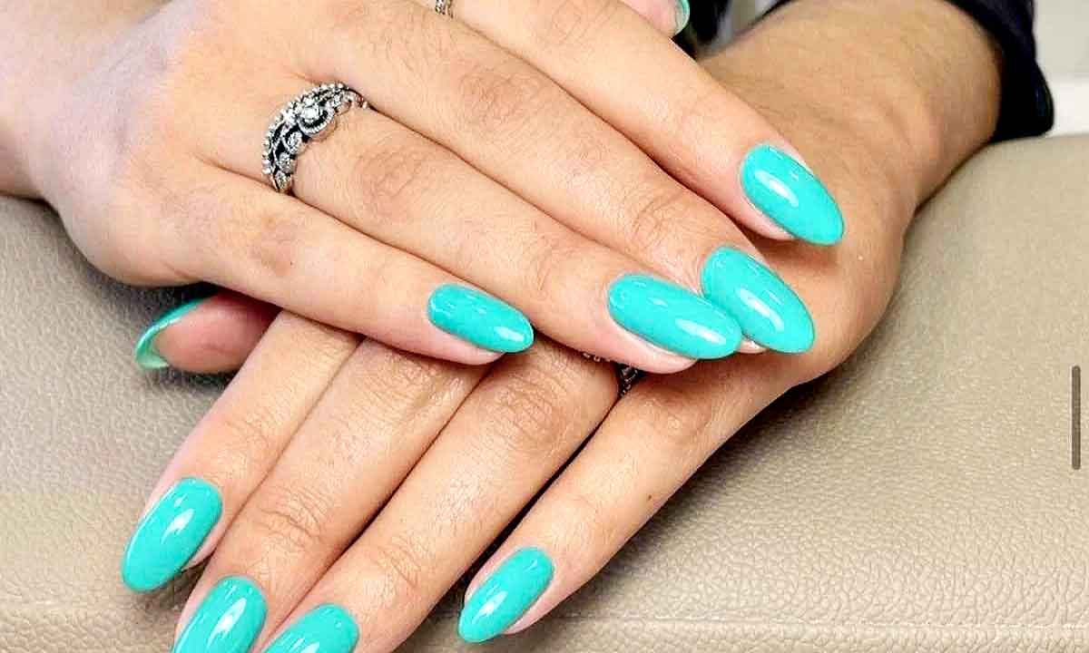 Cromada, glazed e francesinha invertida: novidades nas unhas