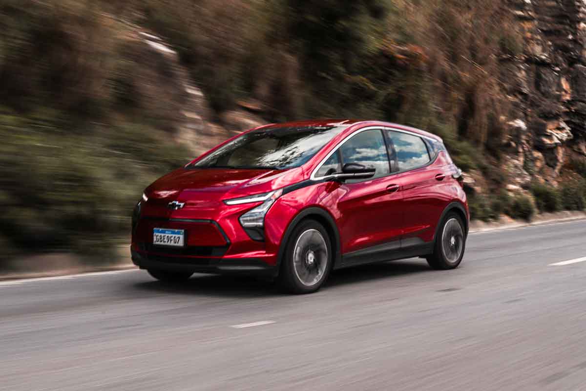 Chevrolet Bolt vira carro de polícia no Espírito Santo - Revista Carro