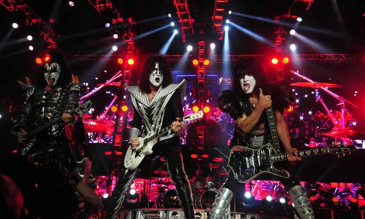 Kiss interrompe show depois de baixista passar mal - Cultura - Estado de  Minas