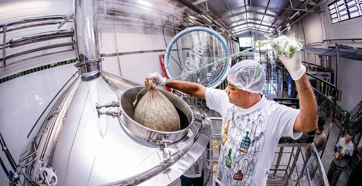 Gelo na cerveja? Invenção de mineiro resfria instantaneamente a bebida -  Degusta - Estado de Minas